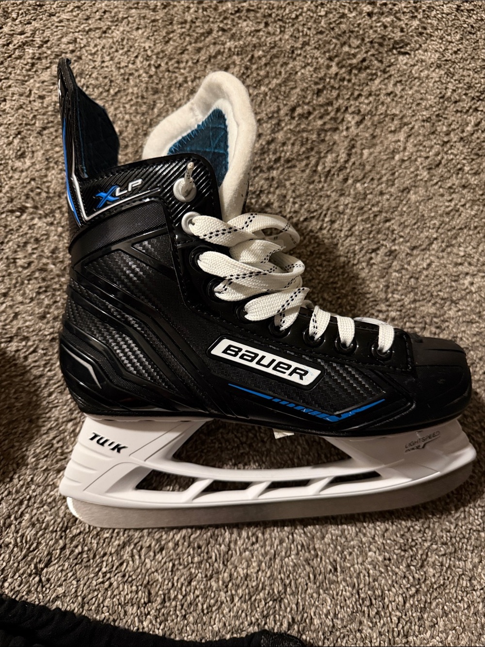 Bauer Black Ice Hockey Skate with Blue Accents size 4’